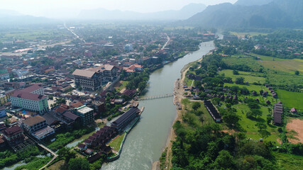 Ville de Vang Vieng au Laos vue du ciel