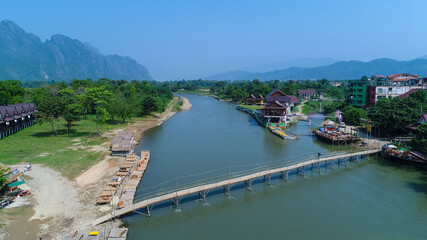 Ville de Vang Vieng au Laos vue du ciel