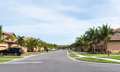 Fototapeta na wymiar Golf community and retirement homes in South Florida