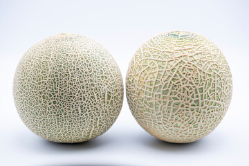 ２つ並べた完熟メロン