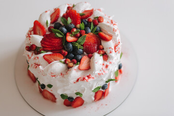 Sponge cake with strawberry, blueberry and mint. Lactose free and gluten free