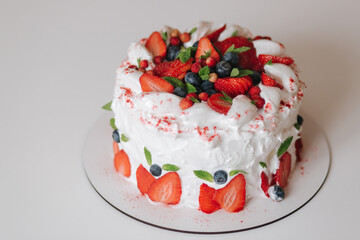 Sponge cake with strawberry, blueberry and mint. Lactose free and gluten free