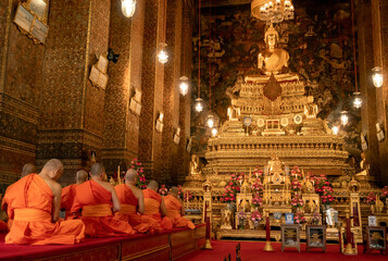 Monks meditating and praying in buddhist temple Bangkok - Powered by Adobe