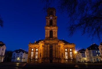 Fototapeta na wymiar Ludwigkirche Saarbrücken zur blauen Stunde
