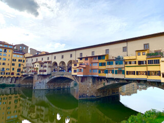 Fototapeta na wymiar Unusual bright bridge in Florence