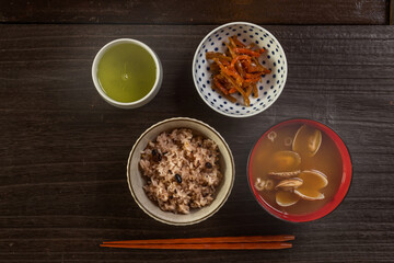 和食　ご飯と味噌汁　Brown rice Japanese food