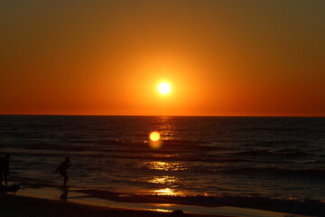 Fototapeta premium zachód słońca nad morzem 