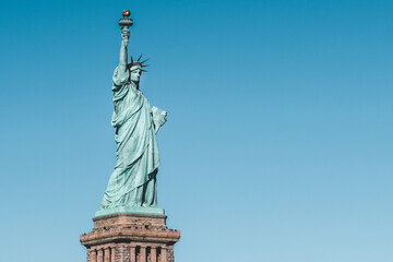 Fototapeta premium Statue of Liberty blue skies
