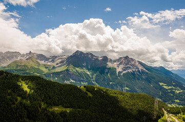 Fototapeta premium Poschiavo, Puschlav, Val Poschiavo, Lago di Poschiavo, Alpen, Wanderweg, Berninapass, Berninaexpress, Zugfahrt, Tirano, Sommer, Schweiz