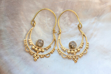 Lovely female Metal earrings in oriental shape with labradorite stone