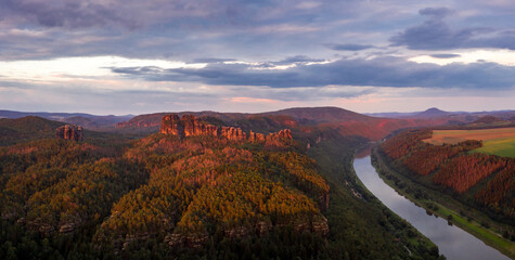 Luftaufnahme von den Schrammsteinen mit Falkenstein in der Sächsischen Schweiz zum Sonnenuntergang / Aerial view of Schrammsteine with Falkenstein rock in Saxonian Switzerland at Sunset