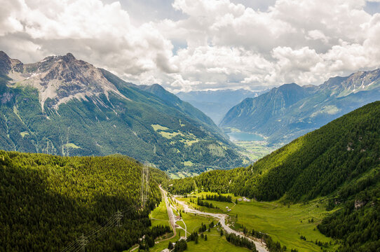 Poschiavo, Puschlav, Val Poschiavo, Lago di Poschiavo, Alpen, Wanderweg, Berninapass, Berninaexpress, Zugfahrt, Tirano, Sommer, Schweiz