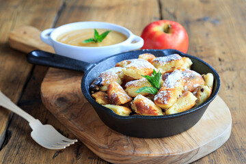 Kaiserschmarrn mit Apfelmus