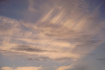 Obraz premium Wolkenformationen am Abendhimmel 