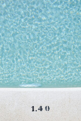 Luxus Poolday, Swimmingpool, schwimmbad, Urlaub, Corona 2020, Sommer 2020, Enspannung am Strand Sandburg Blaues Wasser, schwimmen 