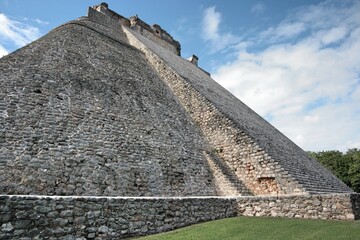 Fototapeta na wymiar mayan big pyramid in uxmal mexico, 