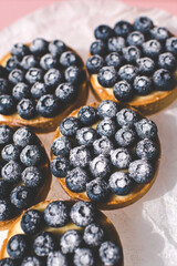 Sand basket with lemon cream and caramel.