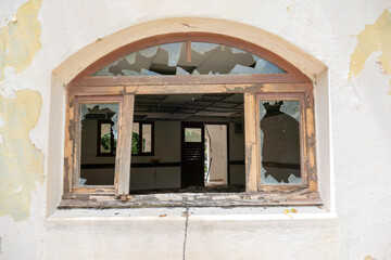 damage windows due to hurricane and natural damages