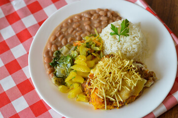rice with escondidinho and vegetables