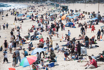 Santa Monica beach crowded with beach goers
