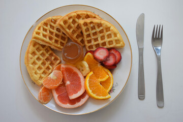 Los waffles con miel y frutas de estación son los preferidos para el desayuno de los mas jóvenes
