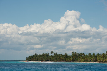 Fototapeta na wymiar Mar, isla, caribe, cielo, nubes