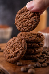 Cookies with coffee beans placed on a wooden plate.