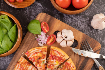 pizza placed on a wooden plate.