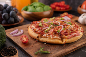 pizza placed on a wooden plate.