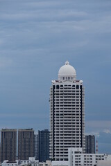Fototapeta na wymiar Edificios de la ciudad de Bangkok de variada arquitectura