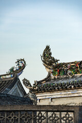 Fototapeta na wymiar Flower and bird reliefs on the roofs of ancient buildings in Meizhou, Guangdong