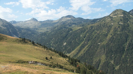 Fototapeta na wymiar A spectacular panoramic mountain view from the port of la bonaigua in Alt Áneu. A beauty for all the senses in the Pyrenees