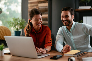 Obraz premium Colleagues in office. Businesswoman and businessman discussing work in office. Two friends in working together. 