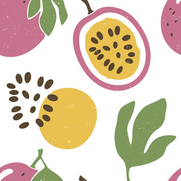 Cute passion fruit seamless pattern. Ripe passion fruit, lobules and seeds on white background. Vector shabby hand drawn illustration