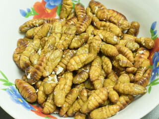 Pupa salad of silkworms