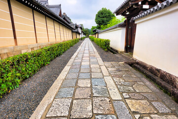 京都、妙心寺の境内