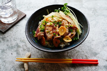 マグロステーキ丼