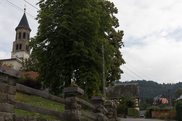 Fototapeta na wymiar Kirche in Saupsdorf in der Sächsischen Schweiz
