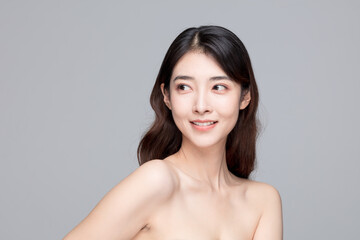 Obraz premium A beautiful young asian woman 