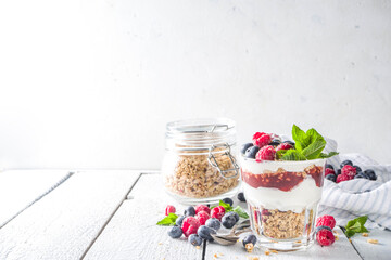 Yogurt parfafait with granola and berries
