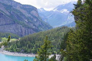 Fototapeta na wymiar Vallées montagneuses suisses