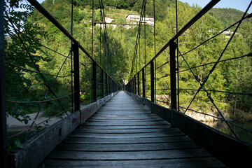 ponte sospeso nel vuoto