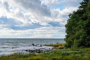 Obraz premium Cloudy evening over ocean outside island of Gotland, Sweden
