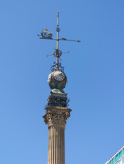 Fototapeta na wymiar The wind vane of the column of the obelisk