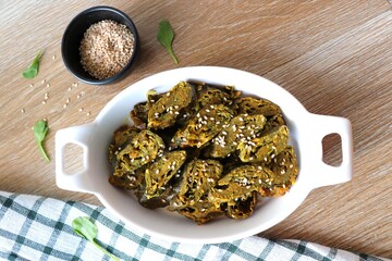 Palak vadi or spinach roll is a Maharashtrian side dish. Its a very tasty and savory preparation similarly like Alu vadi or Patra. healthy steamed rolls garnished with sesame seeds. Copy space.