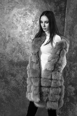 Obraz premium Stylish woman in fur coat