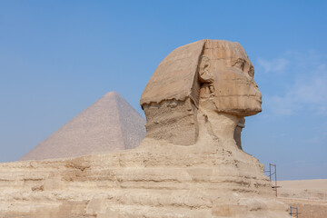 Esfinge en las pir&aacute;mides de Egipto