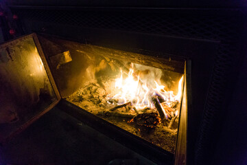 薪が燃える暖炉