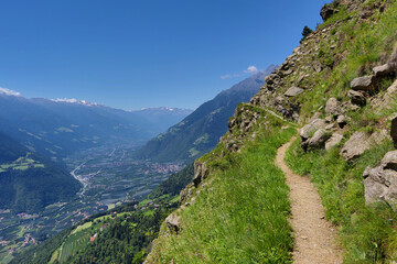 Fototapeta na wymiar Vellauer Felsenweg, Wandern, Dorf Tirol, Algund, Vellau, Vinschgau, Südtirol, Italien, Meraner Land