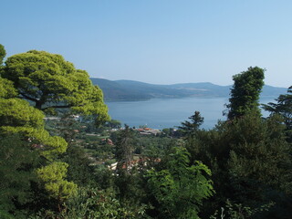 Blick auf den Lago Bracciano Italien